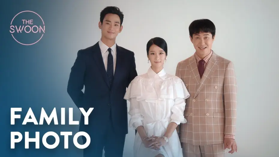 Video for the series It's Okay to Not Be Okay — Kim Soo-hyun, Seo Yea-ji & Oh Jung-se take a family photo | It’s Okay to Not Be Okay Ep 12 [ENG SUB]
