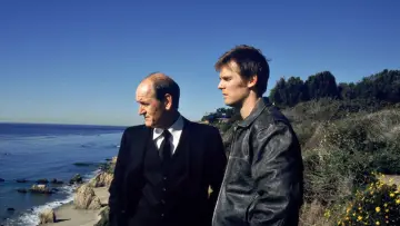 Backdrop for the TV series "Six Feet Under" #1299269