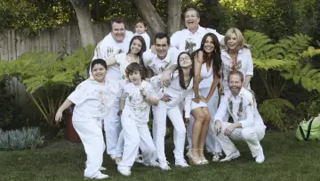 Backdrop for the TV series "Modern Family" #1318228