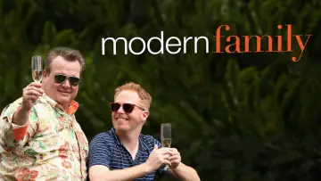 Backdrop for the TV series "Modern Family" #1318266