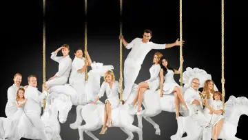 Backdrop for the TV series "Modern Family" #1318275