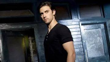 Backdrop for the TV series "Heroes" #1257428