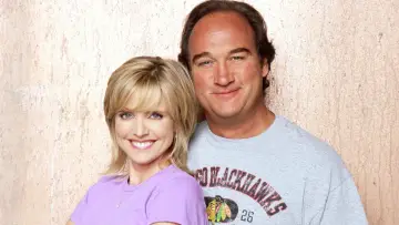 Backdrop for the TV series "According to Jim" #1309556