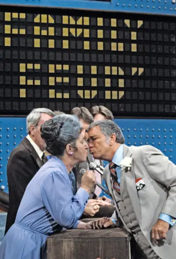 Poster к сериалу "Family Feud" #1479976