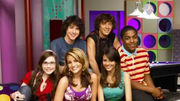 Backdrop к сериалу "Zoey 101" #1383353