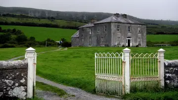 Backdrop for the TV series "Father Ted" #1457303