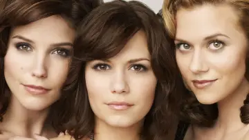 Backdrop for the TV series "One Tree Hill" #1318370