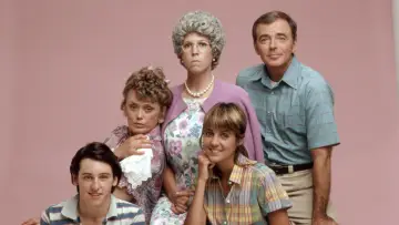 Backdrop for the TV series "Mama