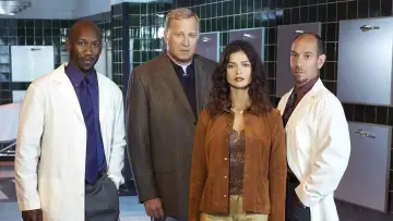 Backdrop for the TV series "Crossing Jordan" #1269499