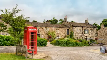 Backdrop for the TV series "Emmerdale" #1230731