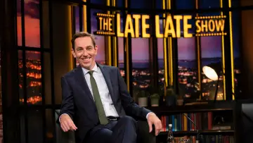 Backdrop for the TV series "The Late Late Show" #1557594