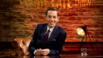 Backdrop for the TV series "The Late Late Show" #1557596