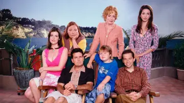 Backdrop к сериалу "Two and a Half Men" #1249457