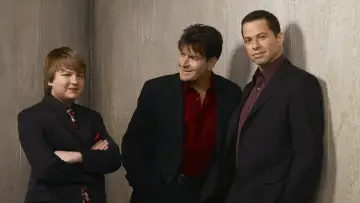 Backdrop к сериалу "Two and a Half Men" #1249463