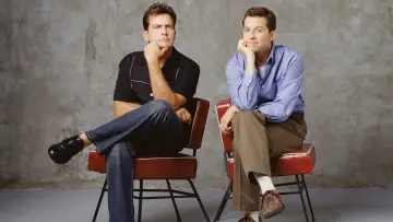 Backdrop к сериалу "Two and a Half Men" #1249490