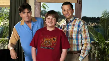 Backdrop к сериалу "Two and a Half Men" #1249500