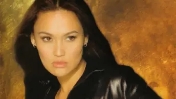 Backdrop for the TV series "Relic Hunter" #1342658