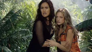 Backdrop for the TV series "Relic Hunter" #1342662