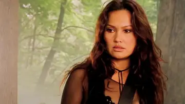 Backdrop for the TV series "Relic Hunter" #1342665