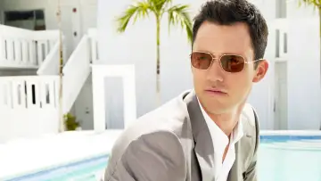 Backdrop for the TV series "Burn Notice" #1301782