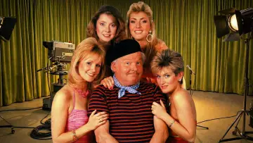 Backdrop for the TV series "The Benny Hill Show" #1428437