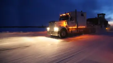 Backdrop к сериалу "Ice Road Truckers" #1444774