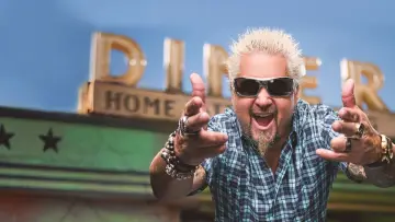 Backdrop for the TV series "Diners, Drive-Ins and Dives" #1221566