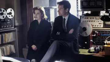 Backdrop for the TV series "The X-Files" #1250754