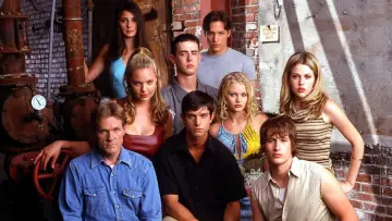 Backdrop for the TV series "Roswell" #1370644
