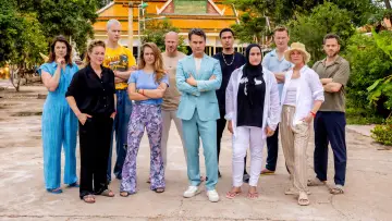 Backdrop for the TV series "Wie is de Mol?" #1437041