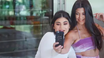 Backdrop for the TV series "Keeping Up with the Kardashians" #1323233