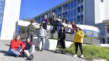 Backdrop for the TV series "ASKIP, le collège se la raconte" #1537128