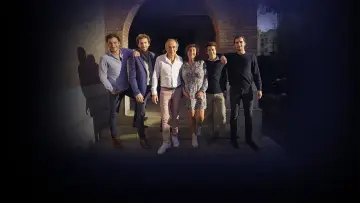 Backdrop for the TV series "The Parisian Agency: Exclusive Properties" #1503094