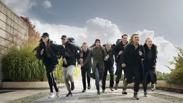 Backdrop for the TV series "Hunted wild - Celebrities on the run" #1603047