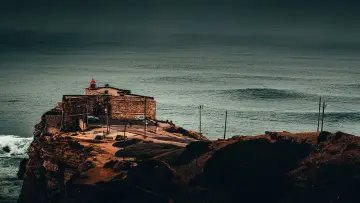 Backdrop for the TV series "100 Foot Wave" #1502553
