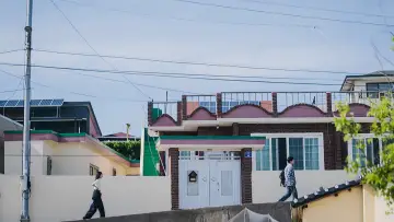 Backdrop for the TV series "Hometown Cha-Cha-Cha" #1438102