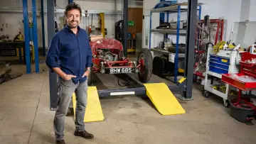 Backdrop for the TV series "Richard Hammond
