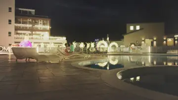 Backdrop к сериалу "Adult Trainee" #1505996