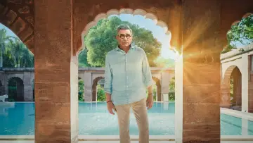 Backdrop for the TV series "The Reluctant Traveller with Eugene Levy" #1404748