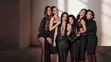 Backdrop for the TV series "The Kardashians" #1378409