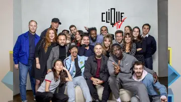 Backdrop for the TV series "Clique" #1427221