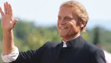 Backdrop for the TV series "Father Matteo" #1311780