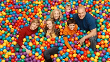 Backdrop for the TV series "Good Luck Charlie" #1325342