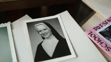 Backdrop for the TV series "The Keepers" #1463690