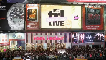 Backdrop for the TV series "TRL" #1408837
