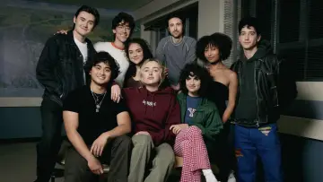 Backdrop for the TV series "School Spirits" #1376748