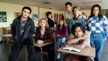 Backdrop for the TV series "School Spirits" #1376749