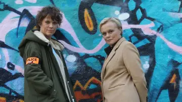 Backdrop for the TV series "Master Crimes" #1504716