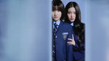 Backdrop for the TV series "Bitch X Rich" #1479336