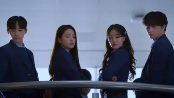 Backdrop for the TV series "Bitch X Rich" #1479338